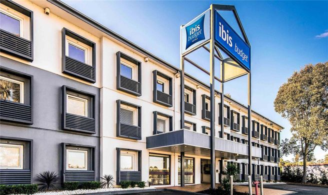 Ibis Budget Campbelltown Exterior