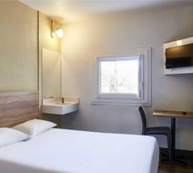 HotelF1 Saint Denis Stade Room