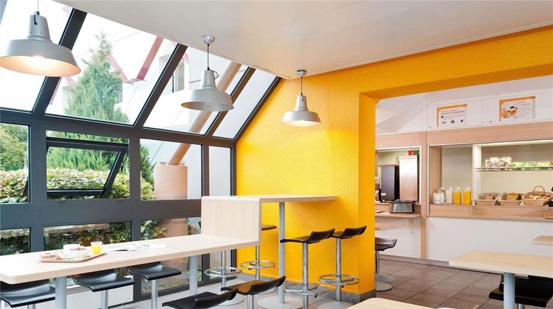 <b>Hotelf1 Gennevilliers Asnieres Restaurant</b>. Images powered by <a href="https://iceportal.shijigroup.com/" title="IcePortal" target="_blank">IcePortal</a>.