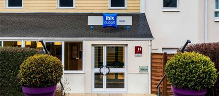 Ibis Budget Senlis Exterior