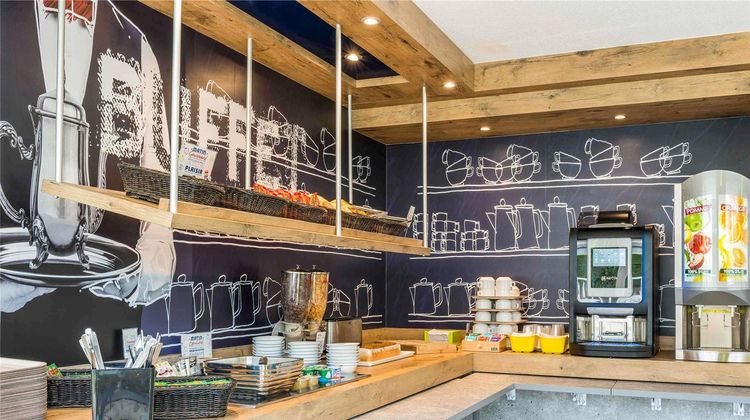 Ibis Budget Senlis Exterior