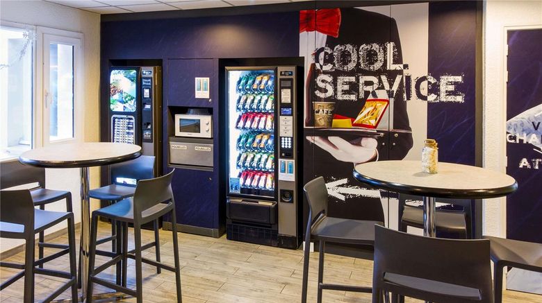 <b>Ibis Budget Sur Mer Centre Les Ports Exterior</b>. Images powered by <a href="https://iceportal.shijigroup.com/" title="IcePortal" target="_blank">IcePortal</a>.