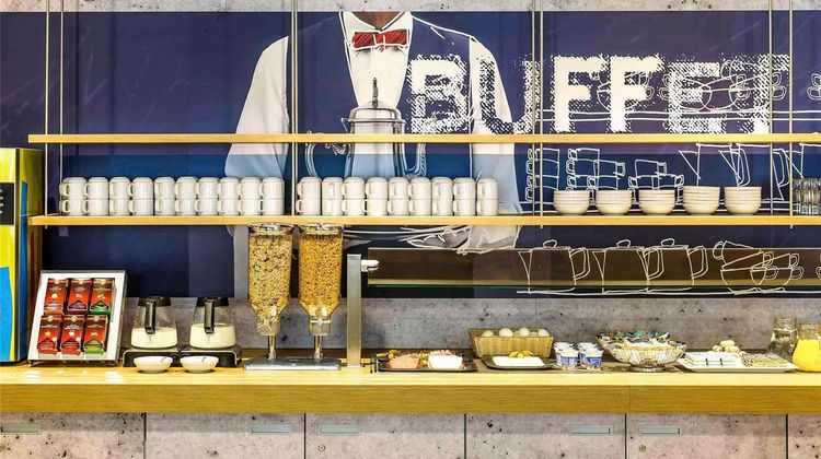 Ibis Budget Rueil Malmaison Exterior
