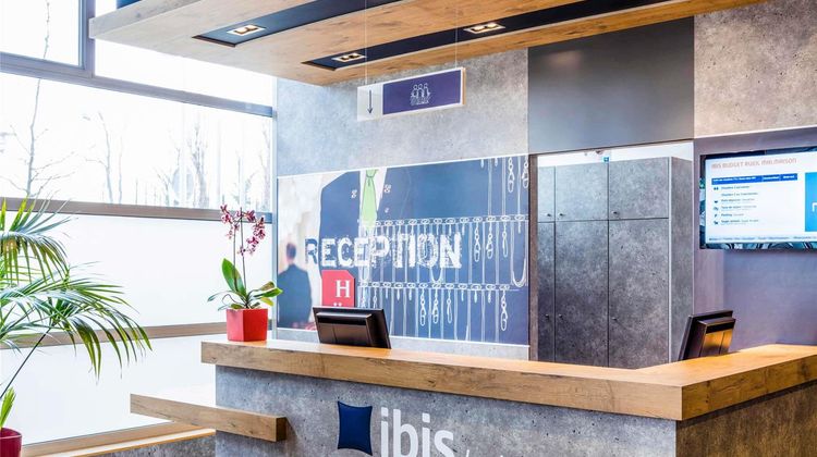 Ibis Budget Rueil Malmaison Exterior