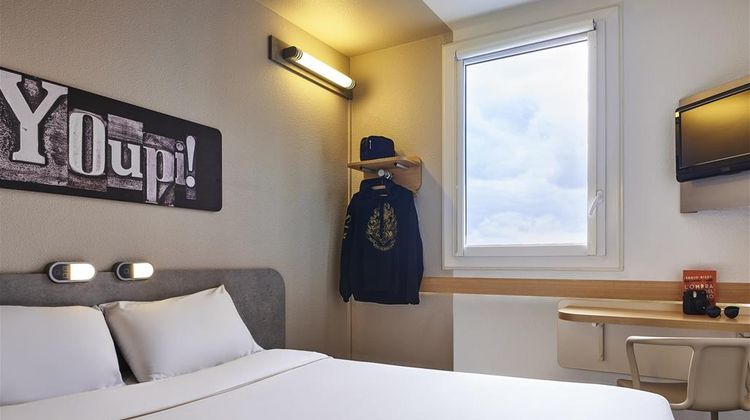 Ibis Budget Velizy Room