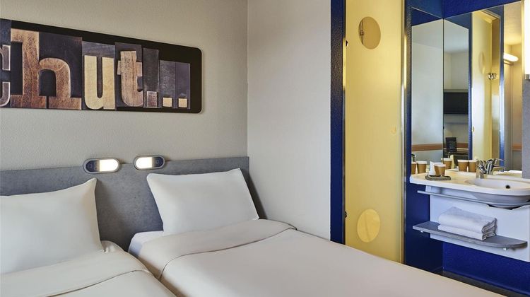 Ibis Budget Velizy Room
