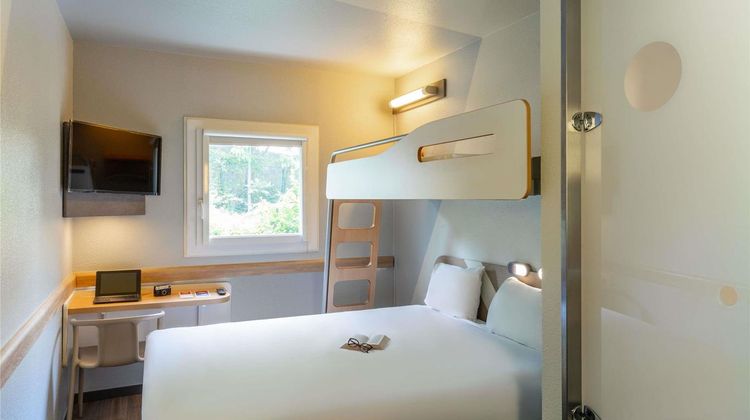Ibis Budget Velizy Room
