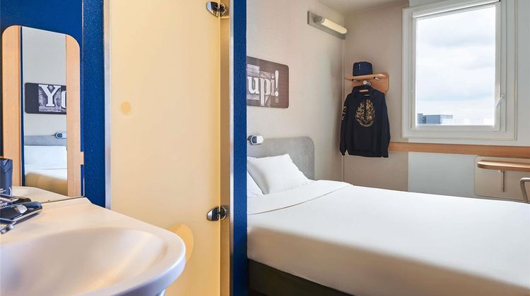Ibis Budget Velizy Room