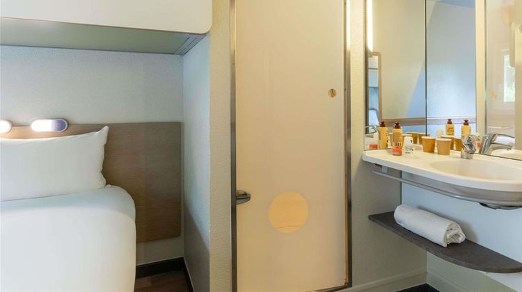 Ibis Budget Velizy Room