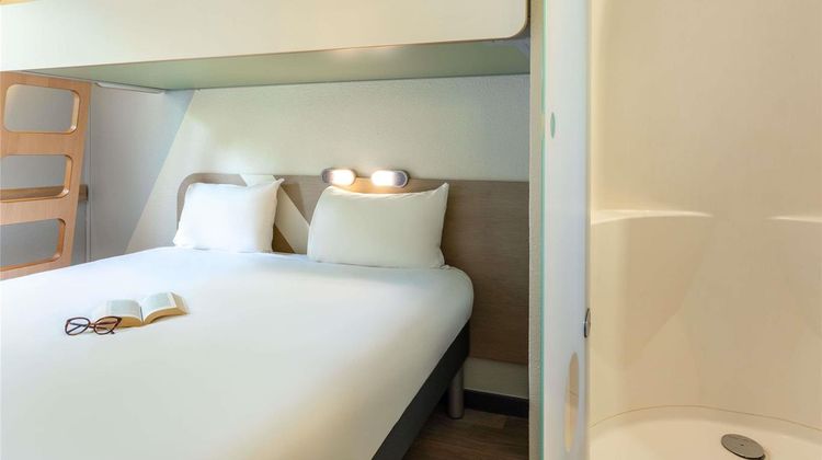 Ibis Budget Velizy Room