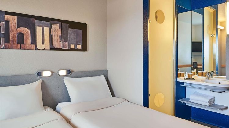 Ibis Budget Velizy Room