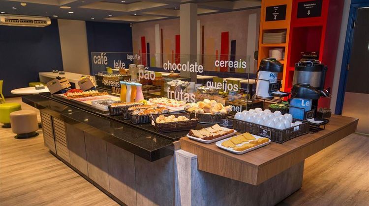 Ibis Budget Curitiba Centro Exterior