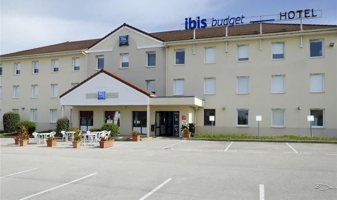 Ibis Budget Dole Exterior