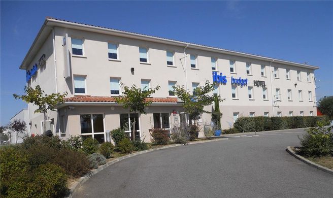Ibis Budget Saint Gaudens Exterior