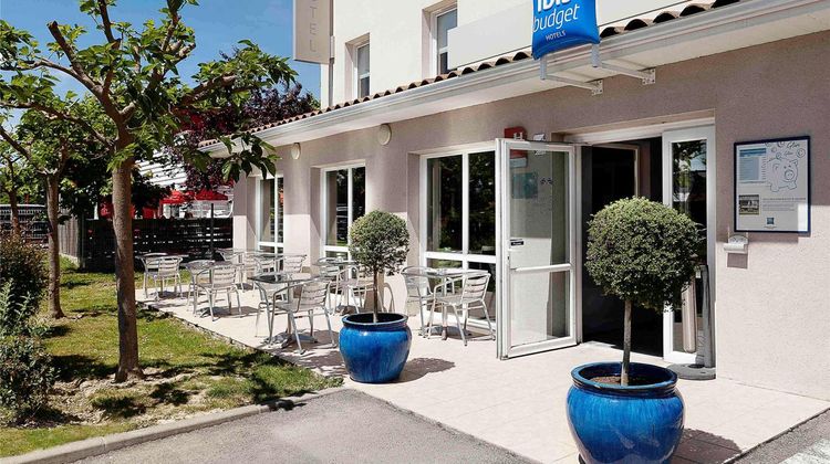 Ibis Budget Saint Gaudens Exterior
