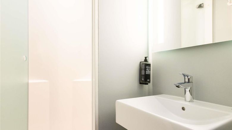 <b>Ibis Budget Nanterre La Defense Room</b>. Images powered by <a href="https://iceportal.shijigroup.com/" title="IcePortal" target="_blank">IcePortal</a>.