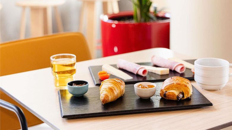 <b>Ibis Budget Nanterre La Defense Restaurant</b>. Images powered by <a href="https://iceportal.shijigroup.com/" title="IcePortal" target="_blank">IcePortal</a>.