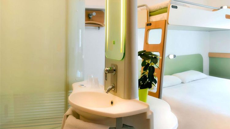 Ibis Budget Saint Quentin Exterior