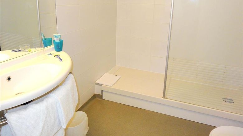 <b>Hotel Ibis Budget Marne La Vallee Room</b>. Images powered by <a href="https://iceportal.shijigroup.com/" title="IcePortal" target="_blank">IcePortal</a>.