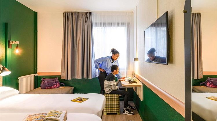 Greet Hotel Evreux Centre Room