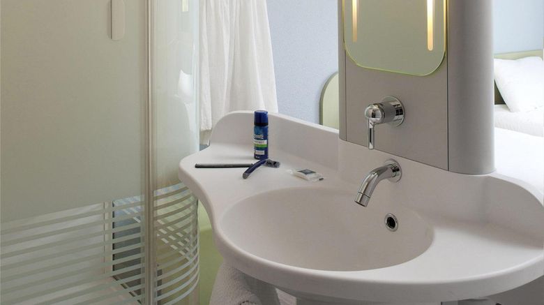 <b>Ibis Budget Montceau Les Mines Room</b>. Images powered by <a href="https://iceportal.shijigroup.com/" title="IcePortal" target="_blank">IcePortal</a>.