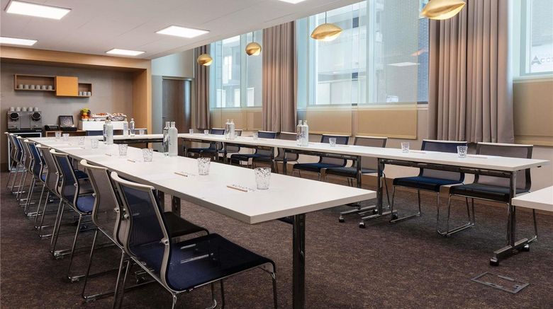 <b>Novotel Paris Stade Basilique Meeting</b>. Images powered by <a href="https://iceportal.shijigroup.com/" title="IcePortal" target="_blank">IcePortal</a>.