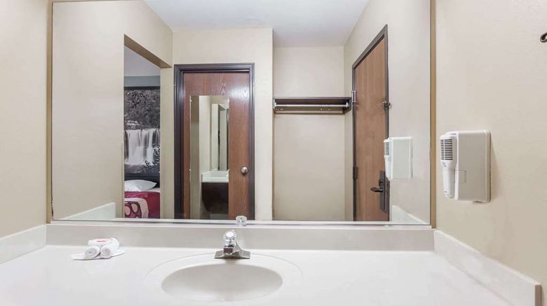 <b>Super 8 Eddyville Room</b>. Images powered by <a href="https://iceportal.shijigroup.com/" title="IcePortal" target="_blank">IcePortal</a>.
