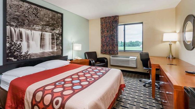 Super 8 Eddyville Room