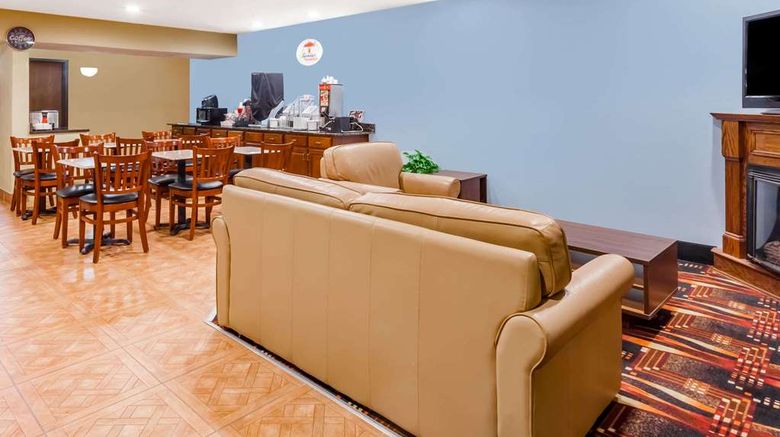 <b>Super 8 Eddyville Lobby</b>. Images powered by <a href="https://iceportal.shijigroup.com/" title="IcePortal" target="_blank">IcePortal</a>.