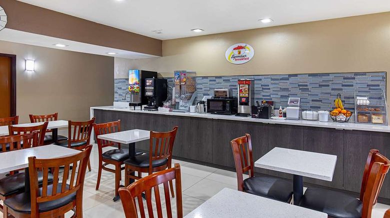 <b>Super 8 Eddyville Restaurant</b>. Images powered by <a href="https://iceportal.shijigroup.com/" title="IcePortal" target="_blank">IcePortal</a>.