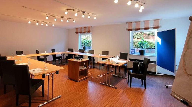 <b>Tulip Inn Frankfurt Airport Meeting</b>. Images powered by <a href="https://iceportal.shijigroup.com/" title="IcePortal" target="_blank">IcePortal</a>.