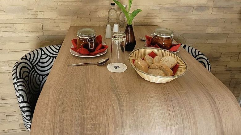 <b>Tulip Inn Frankfurt Airport Restaurant</b>. Images powered by <a href="https://iceportal.shijigroup.com/" title="IcePortal" target="_blank">IcePortal</a>.