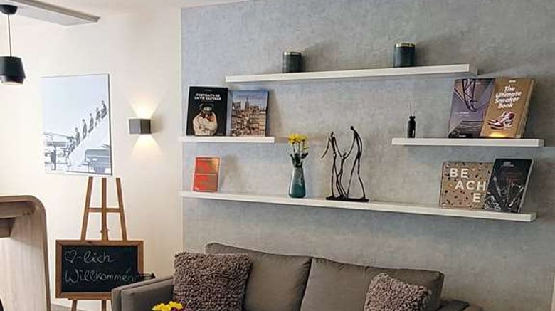 <b>Tulip Inn Frankfurt Airport Lobby</b>. Images powered by <a href="https://iceportal.shijigroup.com/" title="IcePortal" target="_blank">IcePortal</a>.