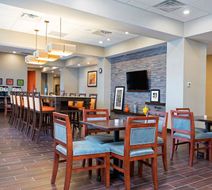 Hampton Inn Kalamazoo Lobby