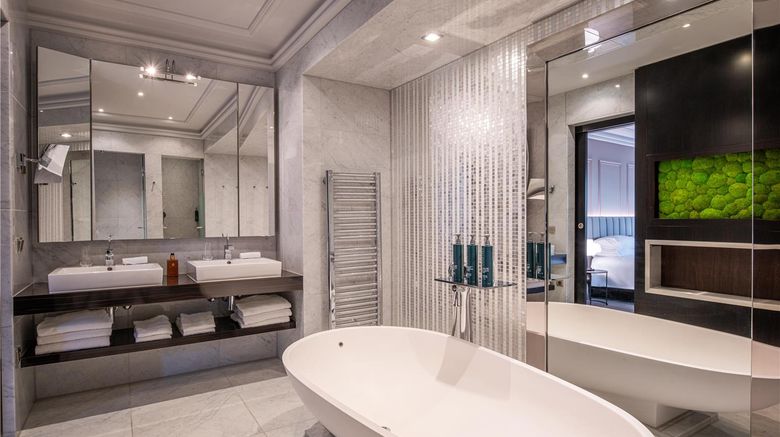 <b>Hilton Brussels Grand Place Room</b>. Images powered by <a href="https://iceportal.shijigroup.com/" title="IcePortal" target="_blank">IcePortal</a>.