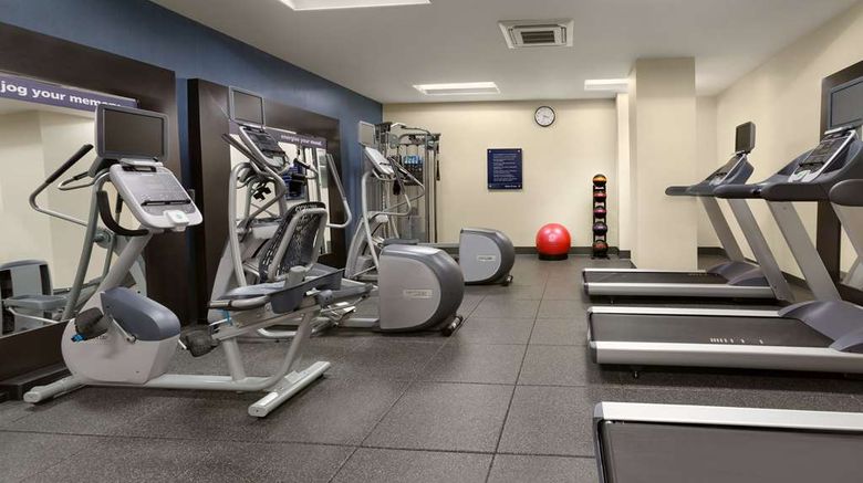 <b>Hampton Inn Chicago Downtown/N Loop Health</b>. Images powered by <a href="https://iceportal.shijigroup.com/" title="IcePortal" target="_blank">IcePortal</a>.