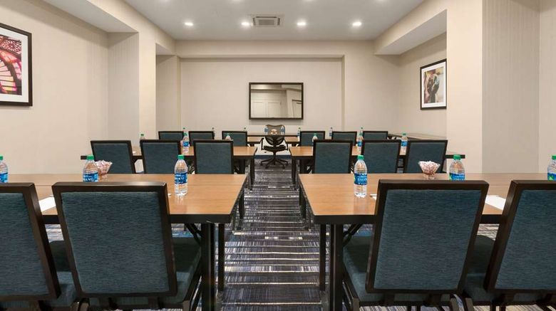 <b>Hampton Inn Chicago Downtown/N Loop Meeting</b>. Images powered by <a href="https://iceportal.shijigroup.com/" title="IcePortal" target="_blank">IcePortal</a>.