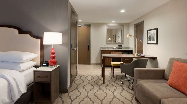 <b>Embassy Suites Chicago/Naperville Room</b>. Images powered by <a href="https://iceportal.shijigroup.com/" title="IcePortal" target="_blank">IcePortal</a>.