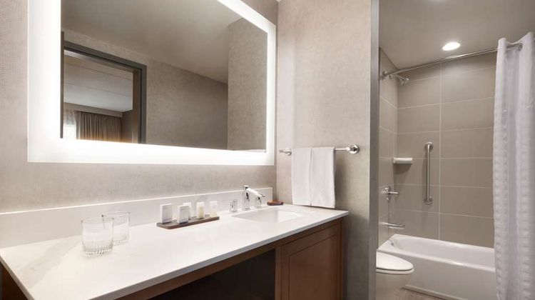 Embassy Suites Chicago/Naperville Room