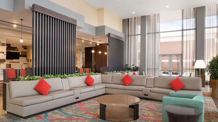 Embassy Suites Chicago/Naperville Lobby