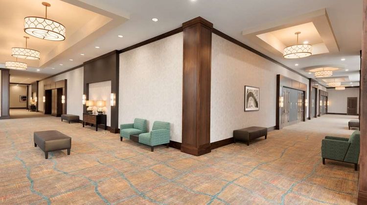Embassy Suites Chicago/Naperville Lobby