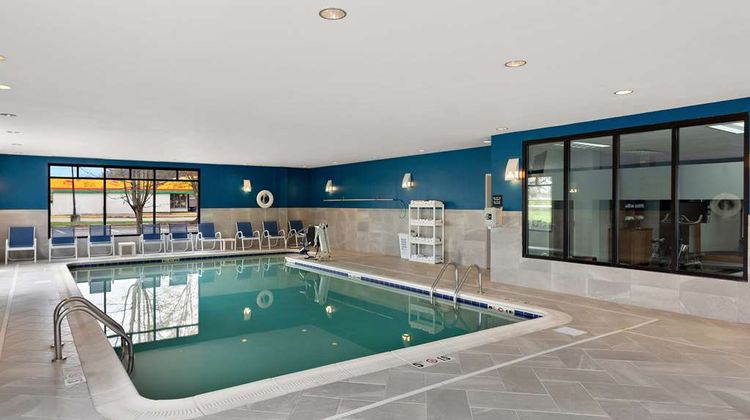 Hampton Inn Bridgeport-Clarksburg Pool