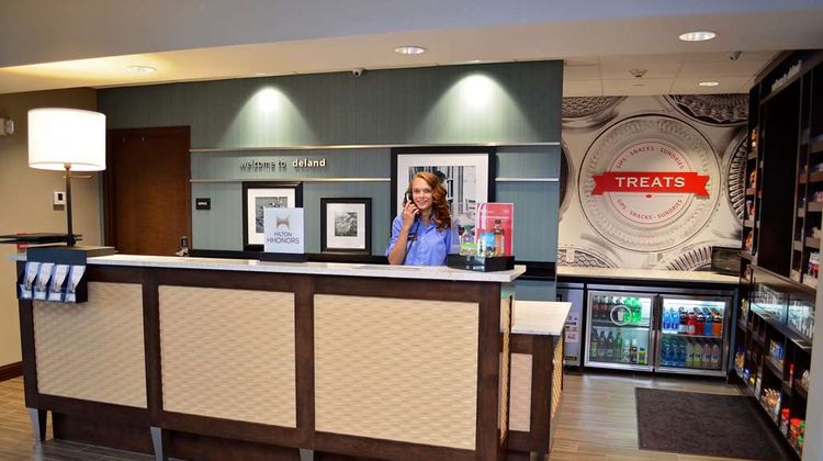 Hampton Inn & Suites Deland Lobby