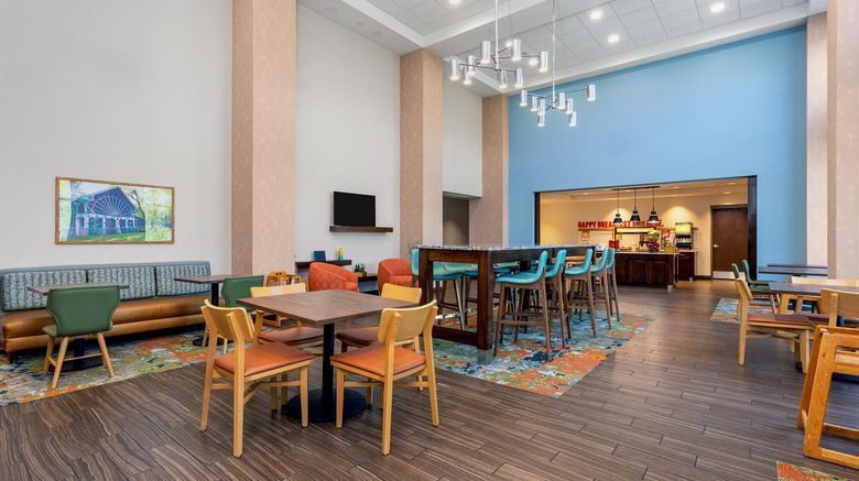 <b>Hampton Inn & Suites Deland Restaurant</b>. Images powered by <a href="https://iceportal.shijigroup.com/" title="IcePortal" target="_blank">IcePortal</a>.