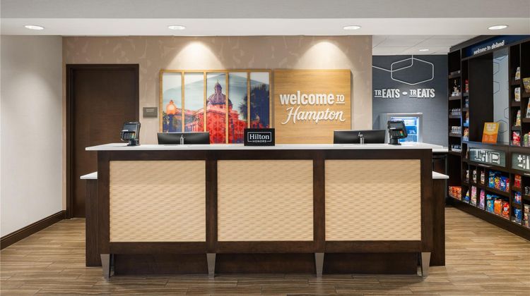 Hampton Inn & Suites Deland Lobby
