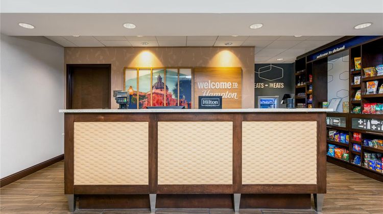Hampton Inn & Suites Deland Lobby