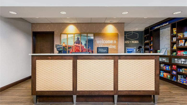 <b>Hampton Inn & Suites Deland Lobby</b>. Images powered by <a href="https://iceportal.shijigroup.com/" title="IcePortal" target="_blank">IcePortal</a>.
