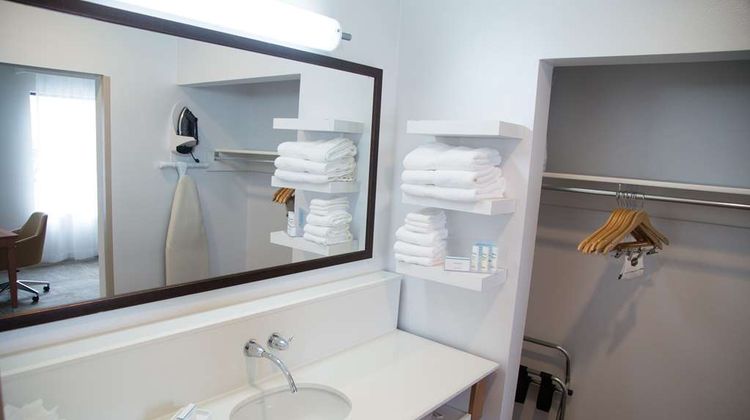 Hampton Inn & Suites McKinney Room