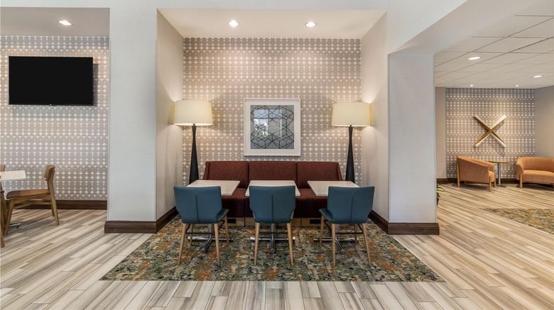 <b>Hampton Inn & Suites Dallas/Plano-East Lobby</b>. Images powered by <a href="https://iceportal.shijigroup.com/" title="IcePortal" target="_blank">IcePortal</a>.