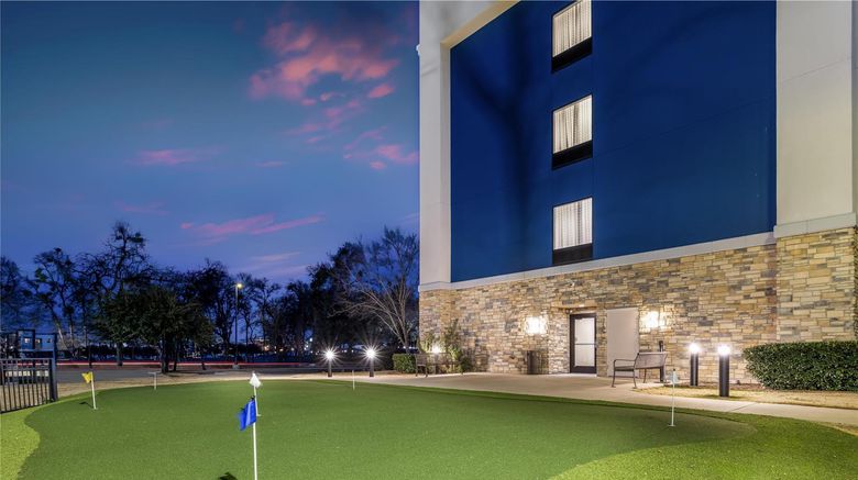 <b>Hampton Inn & Suites Dallas/Plano-East Golf</b>. Images powered by <a href="https://iceportal.shijigroup.com/" title="IcePortal" target="_blank">IcePortal</a>.